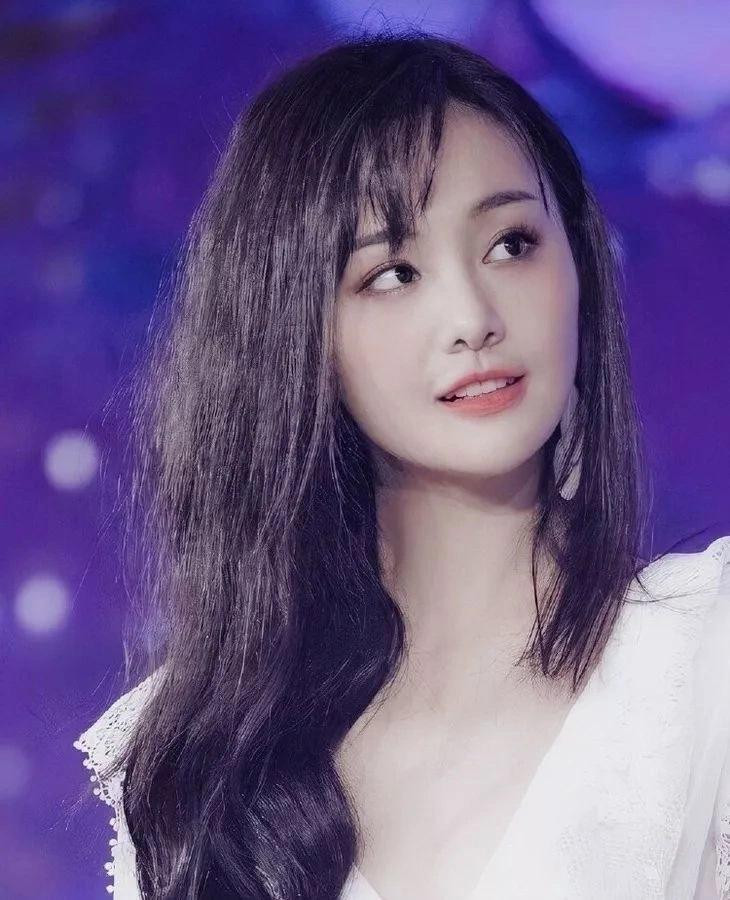 Sự xuống cấp về đạo đức của nhiều ngôi sao như Trịnh Sảng, Ngô Diệc Phàm dấy lên hồi chuông cảnh báo về sự hỗn loạn của giới giải trí, buộc các cơ quan quản lý phải ra tay.