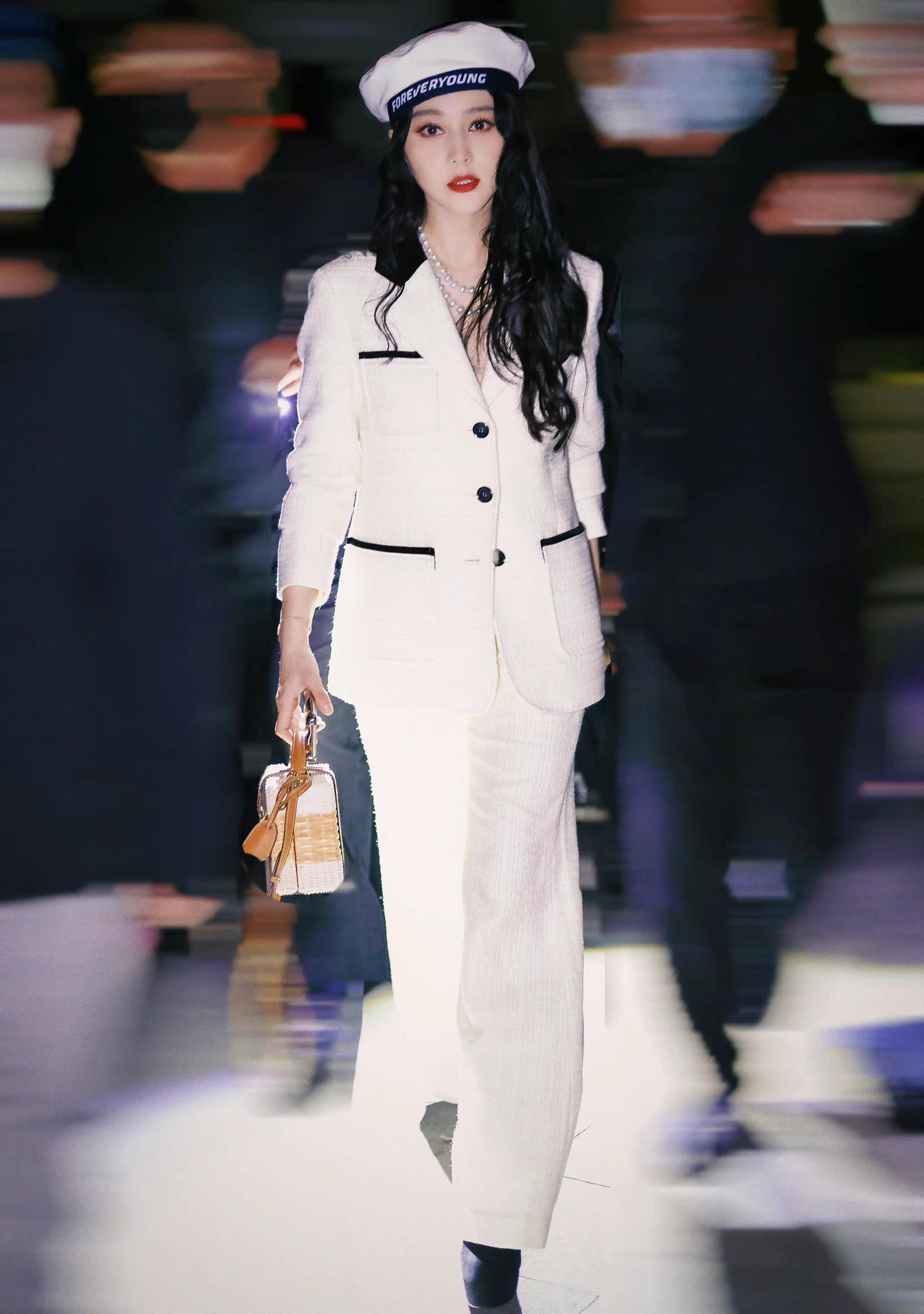 Phạm Băng Băng xuất hiện nổi bật tại Tuần lễ thời trang Thượng Hải 2022.