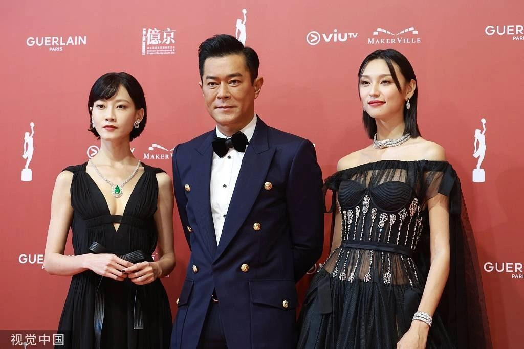 Cổ Thiên Lạc thành lập công ty giải trí để tạo công việc cho nhân viên trong nghề, nâng đỡ nghệ sĩ trẻ, đầu tư cho các kịch bản hay.