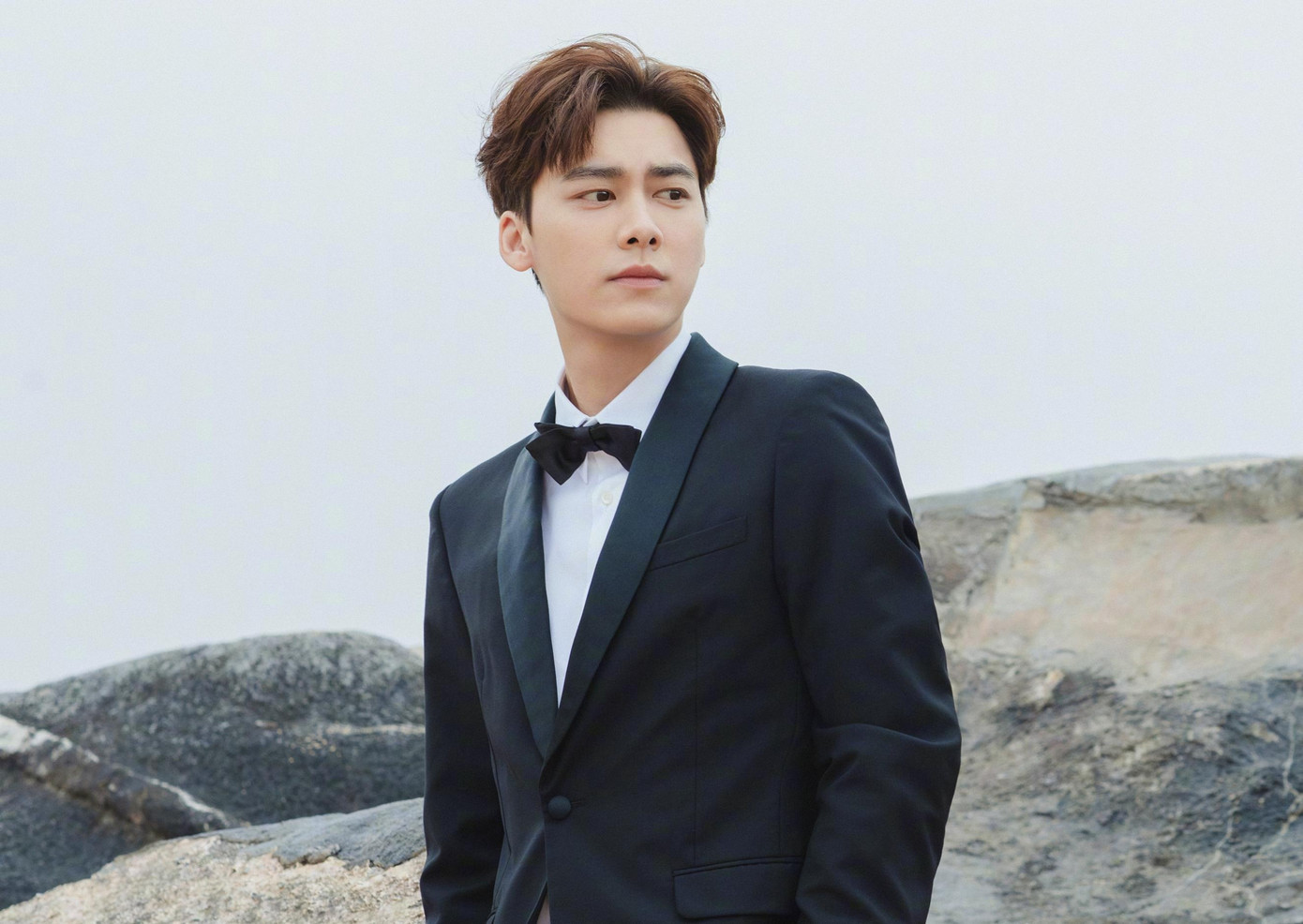 Sự nghiệp đỉnh cao của Lý Dịch Phong sụp đổ vì bê bối mua dâm.