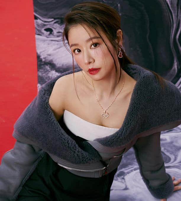 Một cô gái giả danh là cháu gái Lâm Tâm Như để lừa đảo trục lợi từ các thương hiệu. Ảnh: Sina.