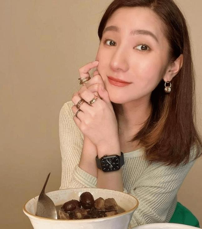 Một cô gái giả danh là cháu gái Lâm Tâm Như để lừa đảo trục lợi từ các thương hiệu. Ảnh: Sina.