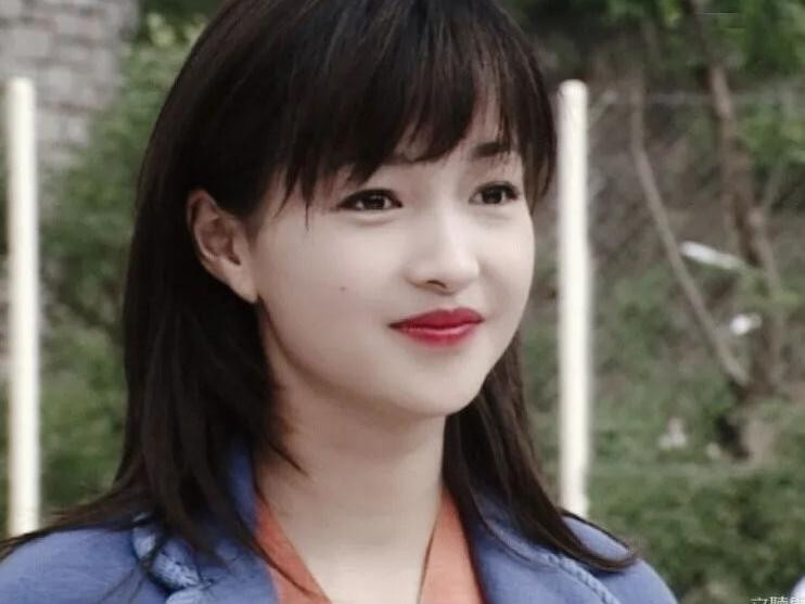 Nhan sắc thời trẻ của Lý Ỷ Hồng khiến Chung Hán Lương mê mẩn mãi không quên. Nhan sắc thời trẻ của Lý Ỷ Hồng khiến Chung Hán Lương mê mẩn mãi không quên.