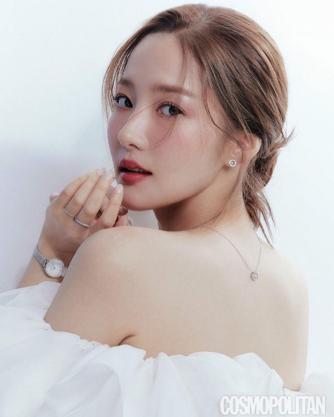 Chị gái của Park Min Young cũng liên quan tới việc làm ăn của Kang Jong Hyun. Chị gái của Park Min Young cũng liên quan tới việc làm ăn của Kang Jong Hyun.