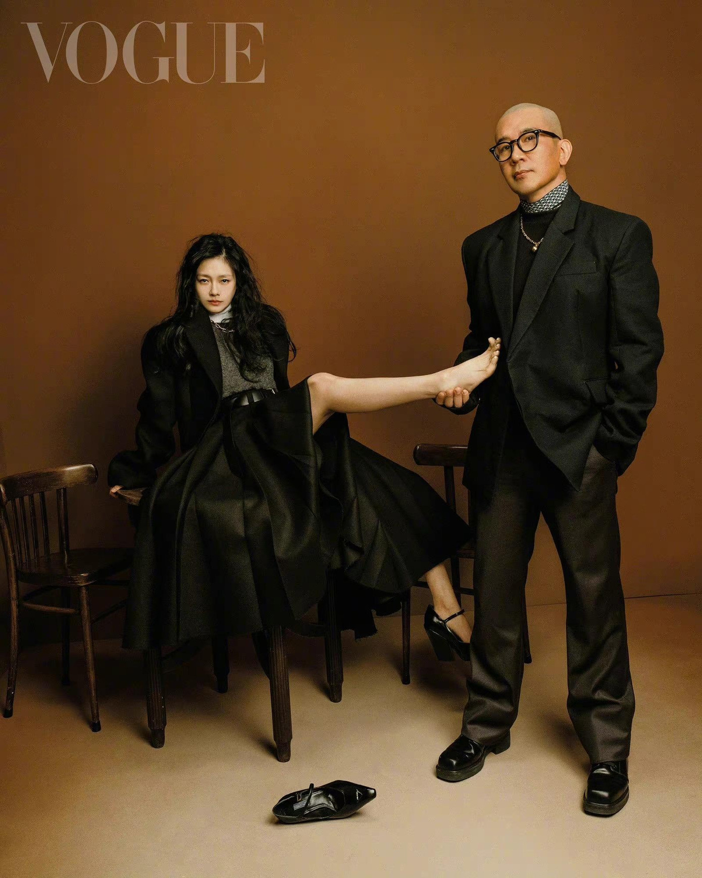 Vogue bình luận Từ Hy Viên như trẻ ra sau khi tái hôn. Nữ diễn viên thành công giảm cân và trở lại thời kỳ đỉnh cao nhan sắc. Tuy nhiên, cô chưa quay lại giới giải trí vì muốn tận hưởng cuộc sống tân hôn. "Việc vội vàng quay lại đóng phim làm giảm thời gian ở bên nhau của họ", Từ Hy Đệ chia sẻ. Vogue bình luận Từ Hy Viên như trẻ ra sau khi tái hôn. Nữ diễn viên thành công giảm cân và trở lại thời kỳ đỉnh cao nhan sắc. Tuy nhiên, cô chưa quay lại giới giải trí vì muốn tận hưởng cuộc sống tân hôn. "Việc vội vàng quay lại đóng phim làm giảm thời gian ở bên nhau của họ", Từ Hy Đệ chia sẻ.