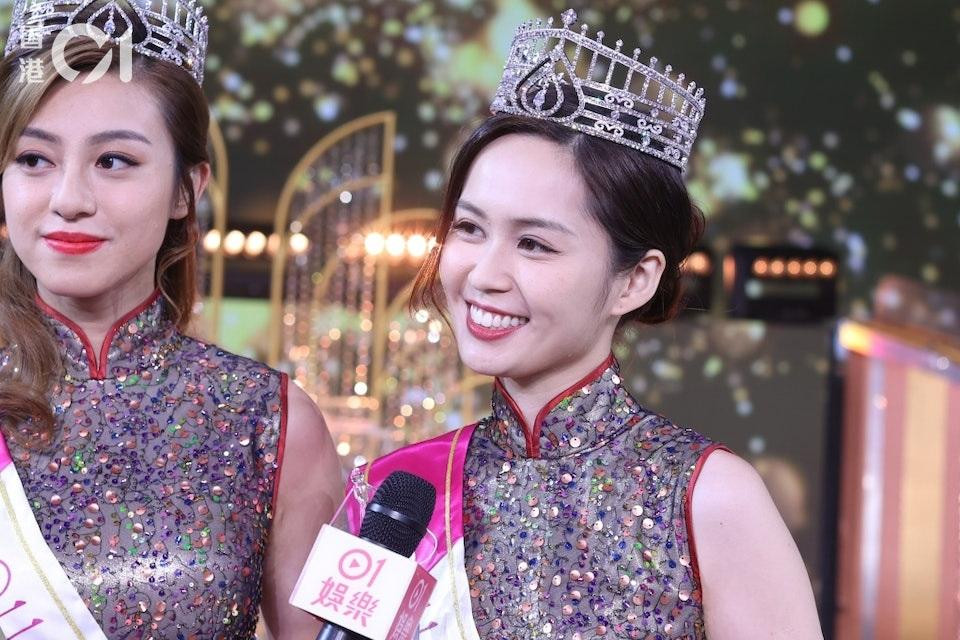 Hoa hậu Hong Kong 2022 bị chê nhan sắc bình thường, lứa tuổi cao. Ảnh: HK01