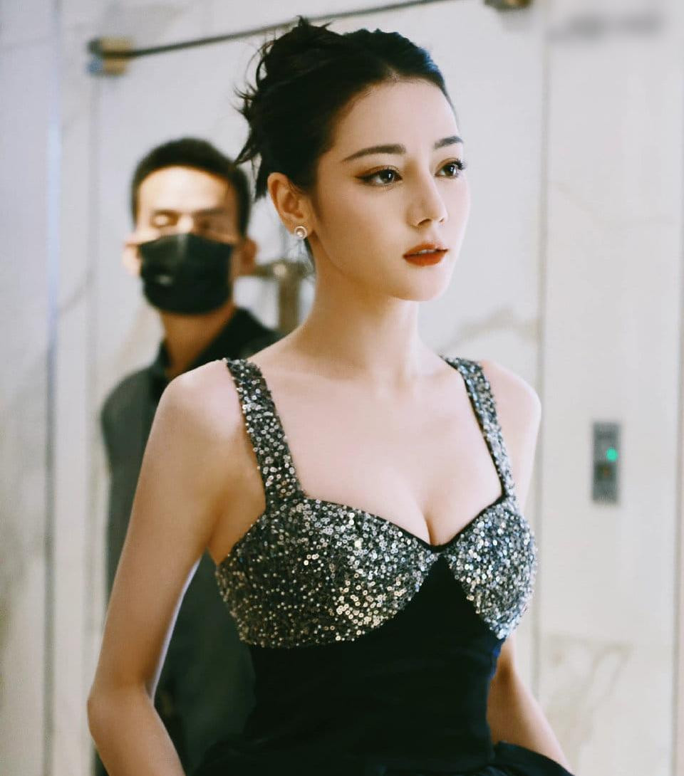 Mỹ nhân Tân Cương nhận hàng trăm nghìn USD cho mỗi lần tham gia sự kiện.