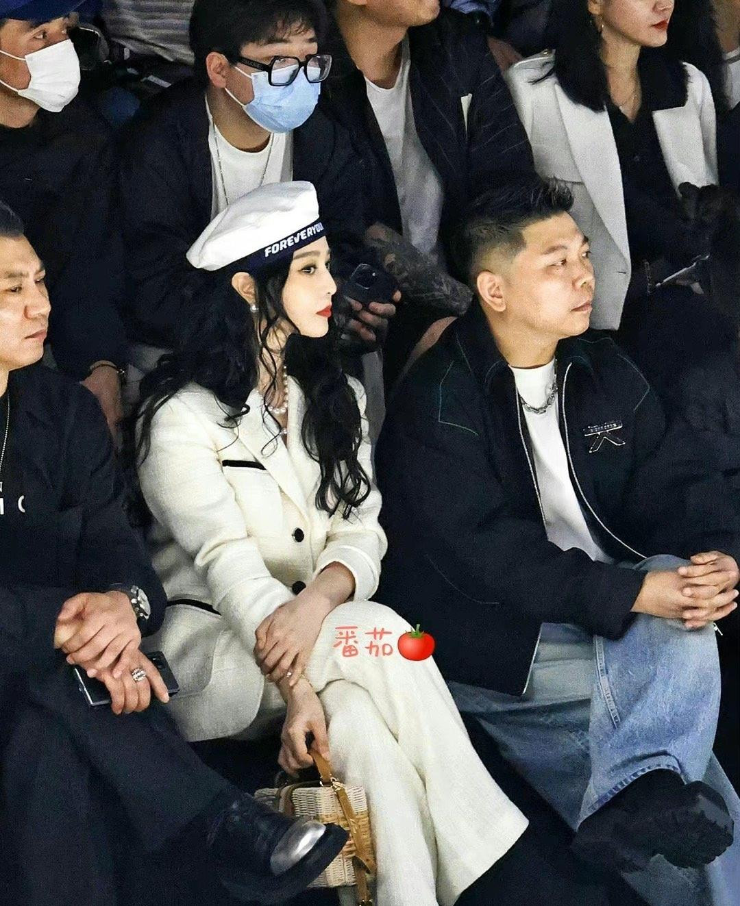 Ảnh được chụp trong điều kiện thiếu sáng, Phạm Băng Băng vẫn tỏa sáng với làn da trắng sứ.