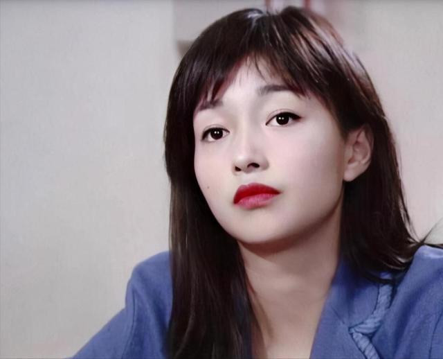 Nhan sắc thời trẻ của Lý Ỷ Hồng khiến Chung Hán Lương mê mẩn mãi không quên. Nhan sắc thời trẻ của Lý Ỷ Hồng khiến Chung Hán Lương mê mẩn mãi không quên.