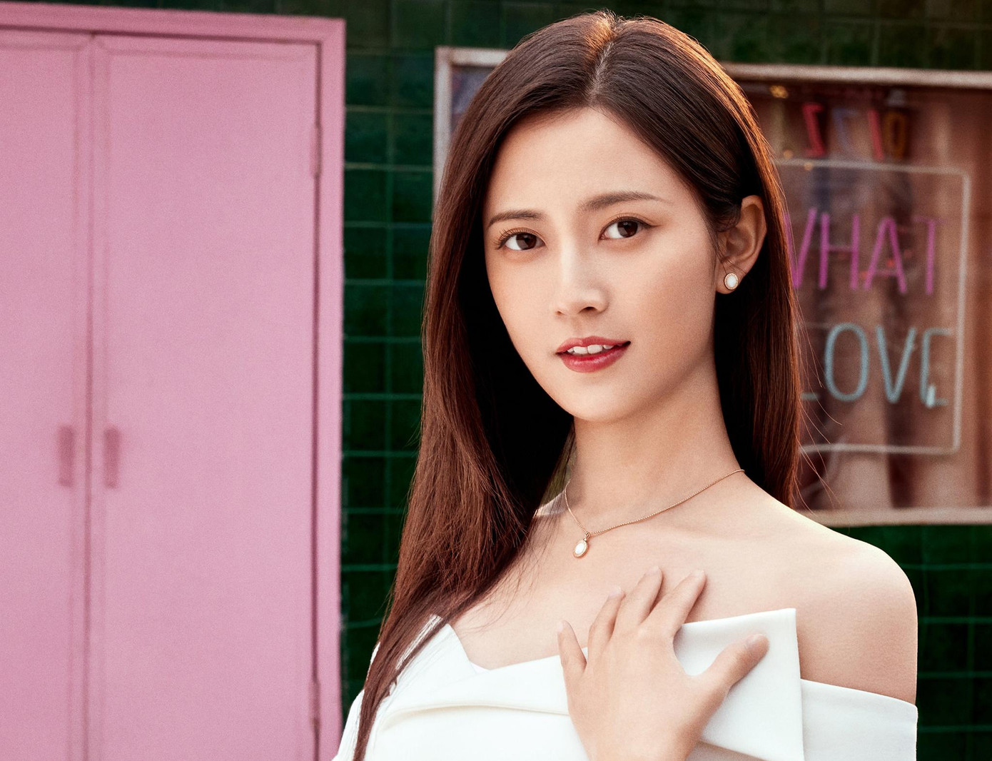 Trần Ngọc Kỳ kém Chân Tử Đan tới 29 tuổi và khả năng diễn xuất gây tranh cãi. Ảnh: Weibo. Trần Ngọc Kỳ kém Chân Tử Đan tới 29 tuổi và khả năng diễn xuất gây tranh cãi. Ảnh: Weibo.