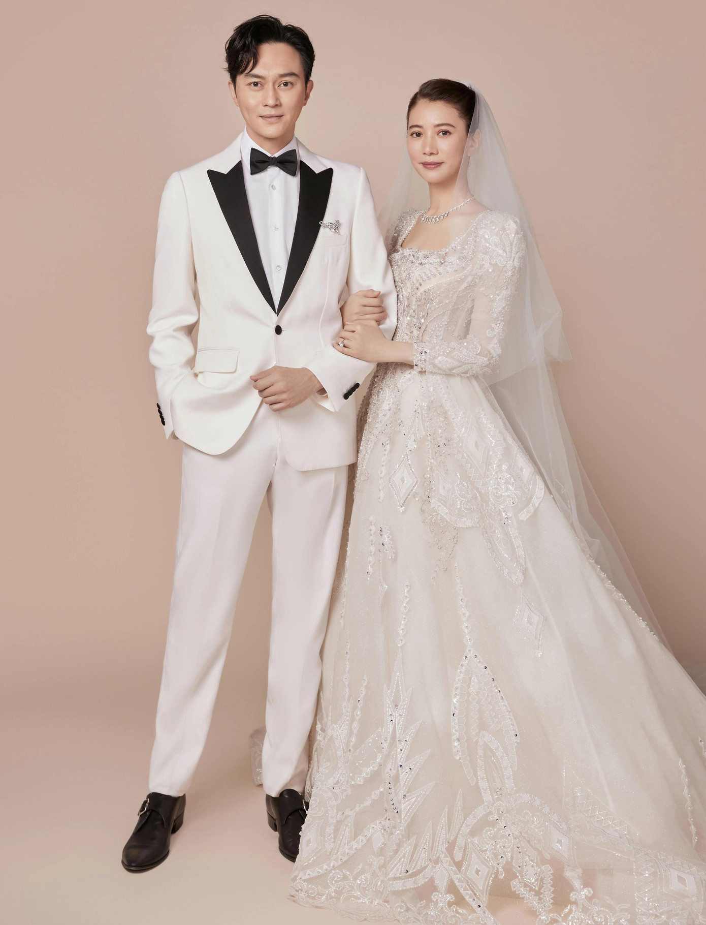 Viên Vịnh Nghi và ông xã tổ chức lễ cưới trên sân khấu của show truyền hình.