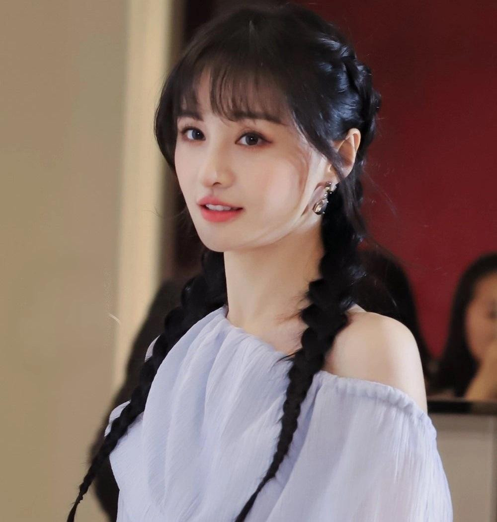 Trung Quốc trừng phạt các nghệ sĩ coi thường pháp luật để trấn an công chúng.