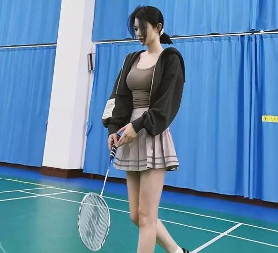 Hot girl Loan Loan từng đăng nhiều ảnh trùng khớp với Lý Dịch Phong. Hot girl Loan Loan từng đăng nhiều ảnh trùng khớp với Lý Dịch Phong.