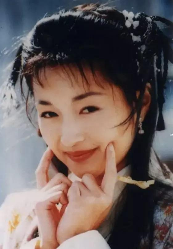 Khó nhận ra nàng Quách Tương xinh đẹp nhất màn ảnh - Lý Ỷ Hồng - ở tuổi 52. Khó nhận ra nàng Quách Tương xinh đẹp nhất màn ảnh - Lý Ỷ Hồng - ở tuổi 52.