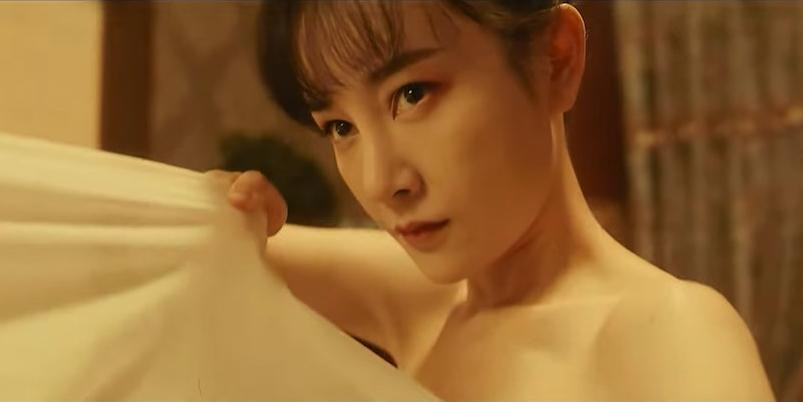 Trương Mông có cảnh hở vòng ba trong Tân họa bì. Ảnh: HK01. Trương Mông có cảnh hở vòng ba trong Tân họa bì. Ảnh: HK01.