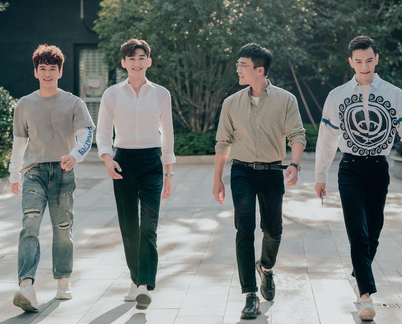 Hoàng Hựu Minh, Trương Hàn, Đỗ Thuần và Kinh Siêu tạo thành nhóm F4 phiên bản mới. Hoàng Hựu Minh, Trương Hàn, Đỗ Thuần và Kinh Siêu tạo thành nhóm F4 phiên bản mới.