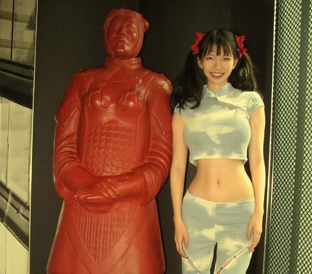 Thi Tử Di đại diện các nạn nhân tố cáo đạo diễn "yêu râu xanh". Ảnh: Sina. Thi Tử Di đại diện các nạn nhân tố cáo đạo diễn "yêu râu xanh". Ảnh: Sina.