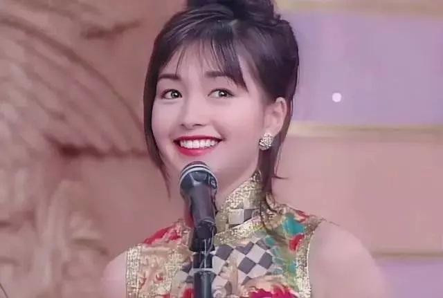 Nhan sắc thời trẻ của Lý Ỷ Hồng khiến Chung Hán Lương mê mẩn mãi không quên. Nhan sắc thời trẻ của Lý Ỷ Hồng khiến Chung Hán Lương mê mẩn mãi không quên.