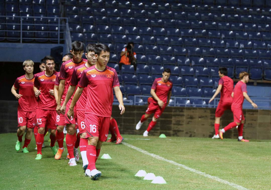 Anh Đức ghi bàn phút bù giờ, tuyển Việt Nam hạ Thái Lan vào chung kết King's Cup ảnh 9