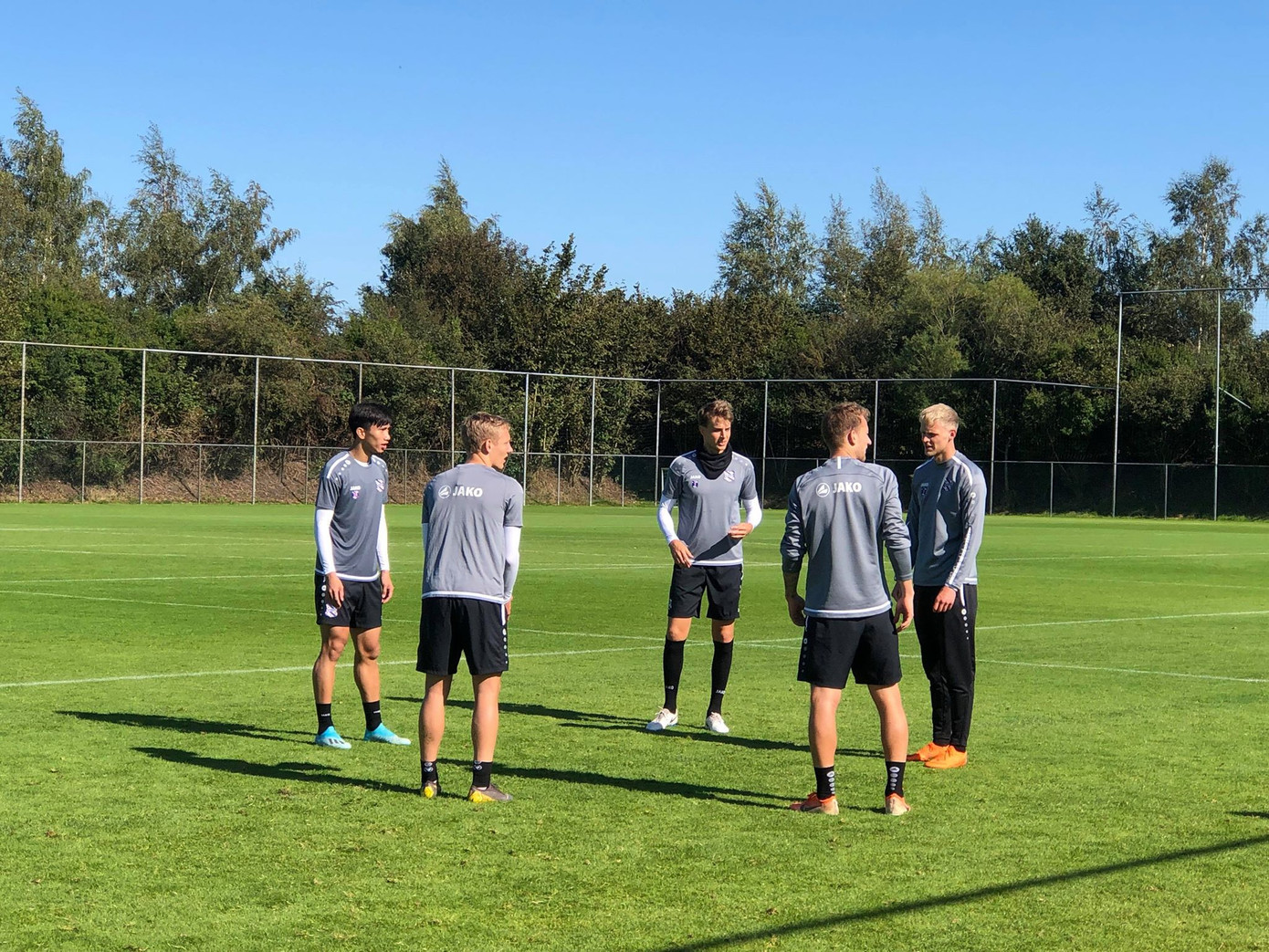 Thầy Park triệu tập, vì sao Công Phượng và Văn Hậu không về Việt Nam? ảnh 1