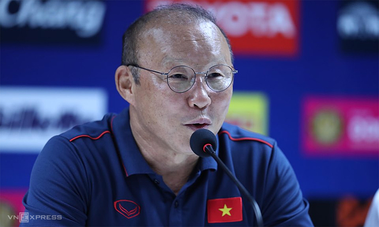 HLV Park Hang Seo lĩnh thẻ, tuyển Việt Nam chia điểm với Thái Lan ảnh 16 HLV Park Hang Seo lĩnh thẻ, tuyển Việt Nam chia điểm với Thái Lan ảnh 16