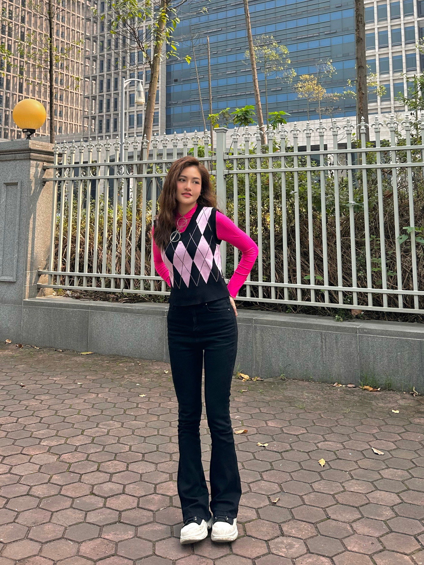 Dù trung thành với style này nhưng Thùy Anh không gây cảm giác nhàm chán.