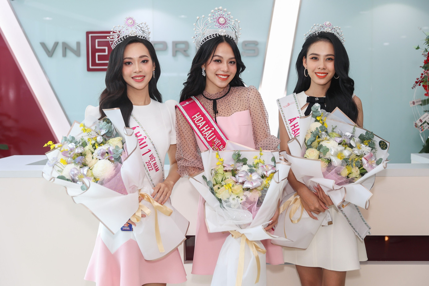 Thời điểm mới đăng quang, bộ 3 người đẹp còn gây ra tranh cãi về ngoại hình.