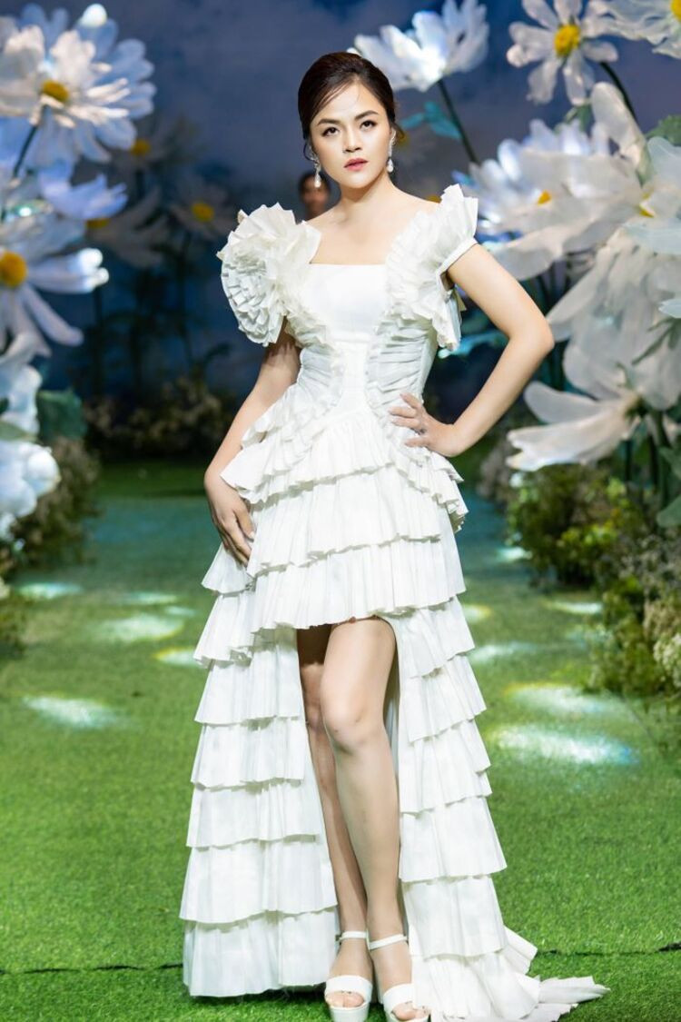 Dù là ở vai trò nào cô cũng đều đạt được những thành tựu đáng ngưỡng mộ. Dù là ở vai trò nào cô cũng đều đạt được những thành tựu đáng ngưỡng mộ.