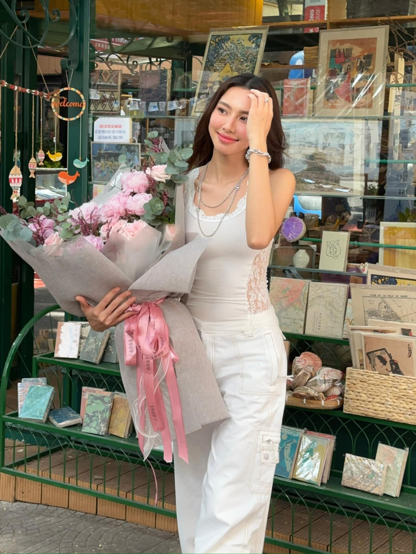 Set đồ giúp nàng hậu vừa tôn dáng vừa khoe được vòng eo con kiến.