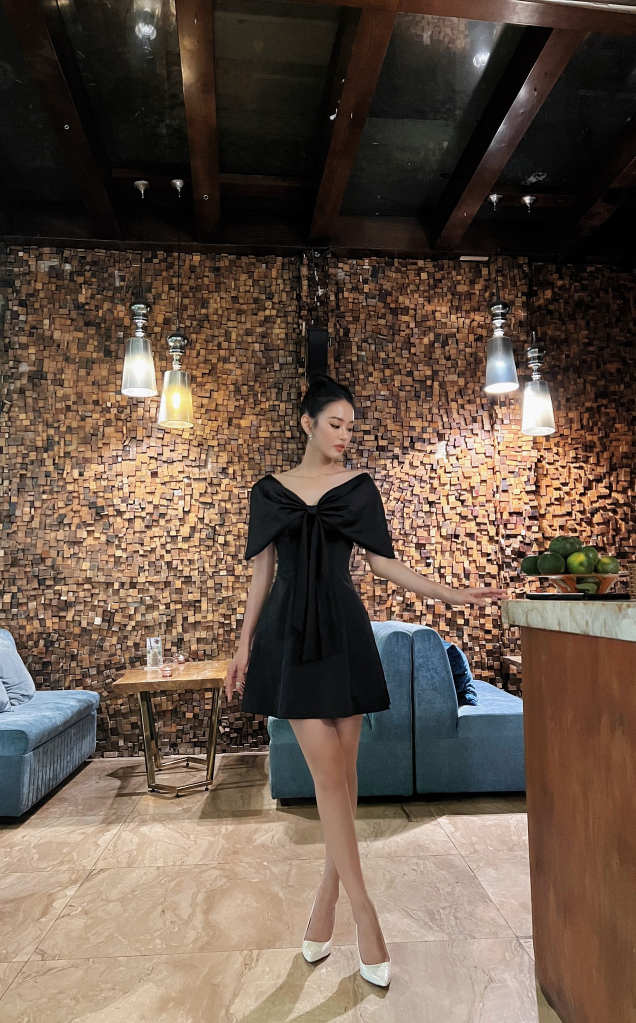 Diện mạo đời thường của Bùi Khánh Linh trông trẻ trung hơn hẳn khi lên sân khấu.