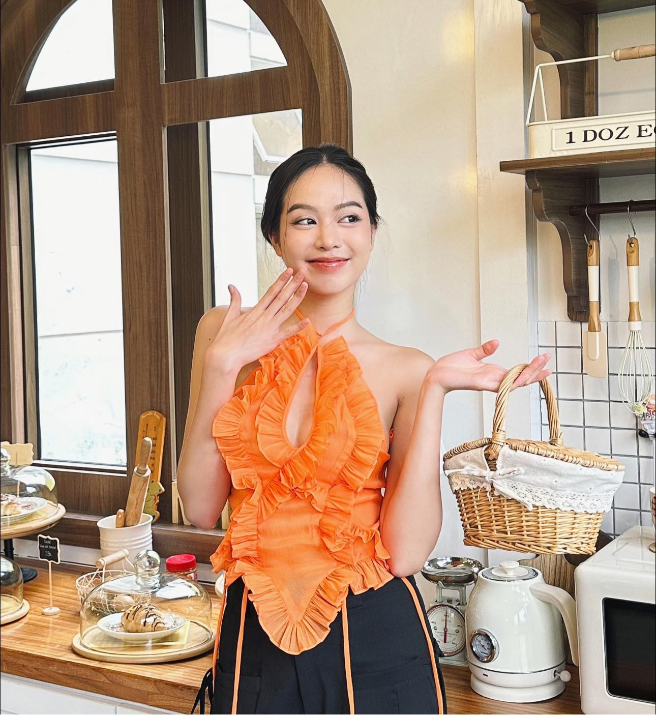 Sở hữu thân hình đẹp, nàng hậu tự tin diện các trang phục bó sát.