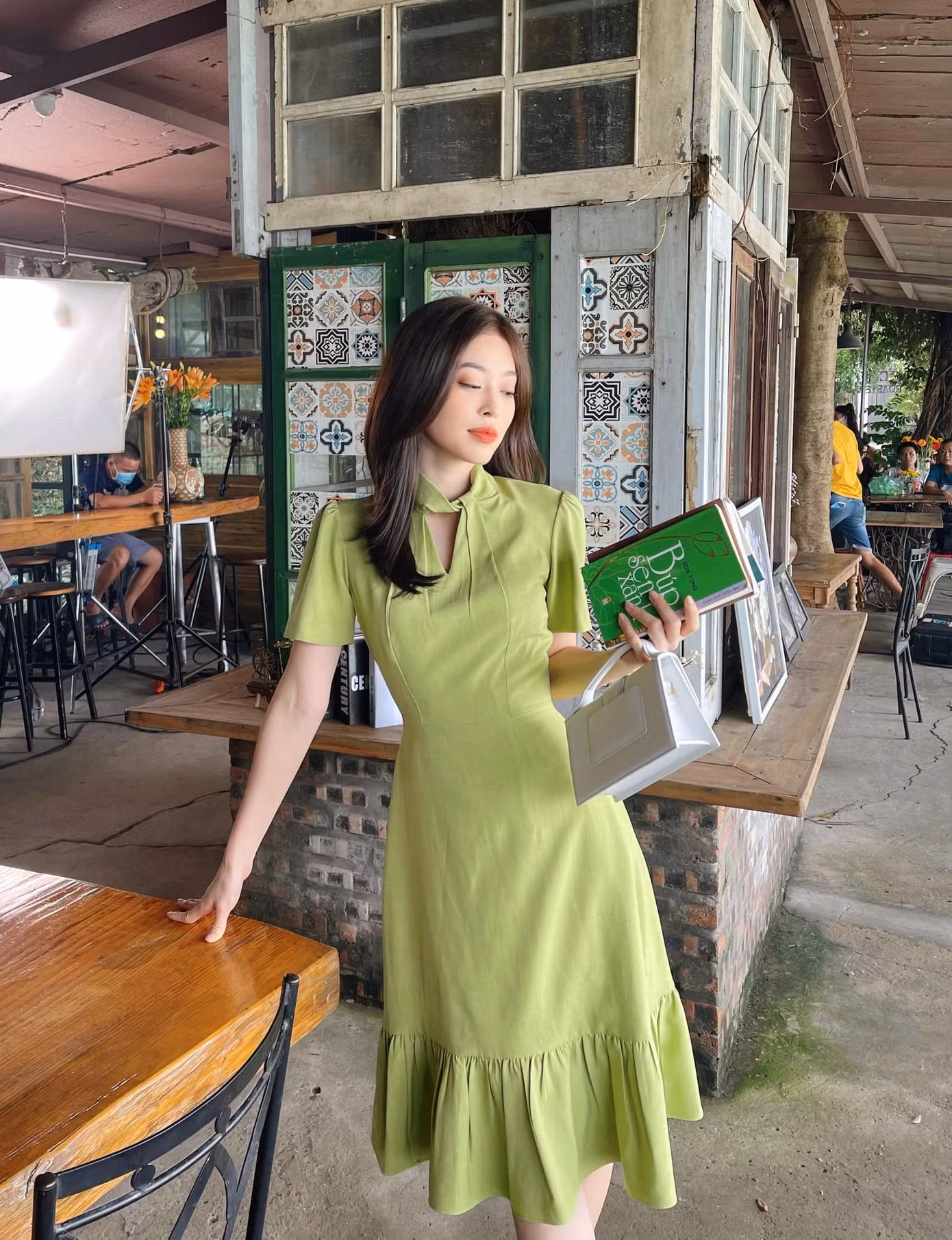 Dù chỉ đảm nhiệm vai khách mời nhưng Á hậu Phương Nga đã để lại dấu ấn trong lòng người xem. Nhiều khán giả hy vọng cô nàng sẽ sớm bén duyên với diễn xuất trong tương lai.