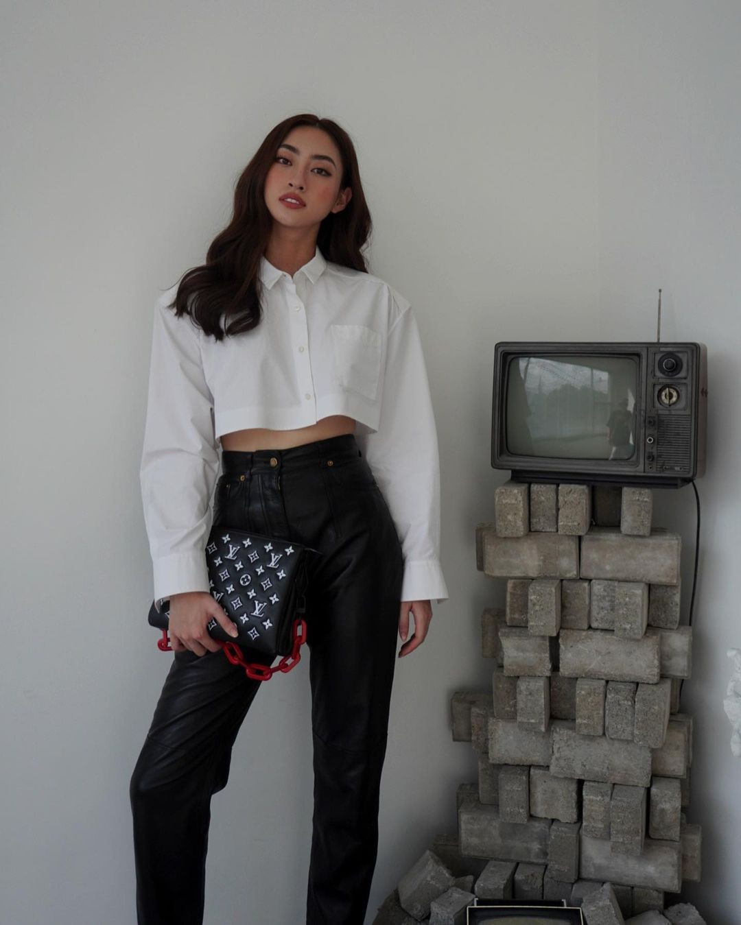 Lương Thùy Linh ưa chuộng những sản phẩm đến từ nhà mốt xa xỉ LV khi sở hữu nhiều những mẫu túi xách khác nhau trong bộ sưu tập của mình.