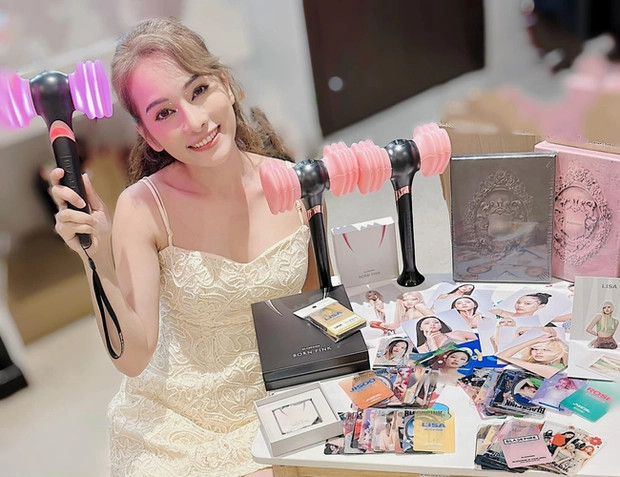 Vốn là một fan trung thành của BLACKPINK, netizen dự đoán bà mẹ 2 con này chắc chắn sẽ không bỏ lỡ cơ hội được gặp idol ngay tại Việt Nam. Vốn là một fan trung thành của BLACKPINK, netizen dự đoán bà mẹ 2 con này chắc chắn sẽ không bỏ lỡ cơ hội được gặp idol ngay tại Việt Nam.