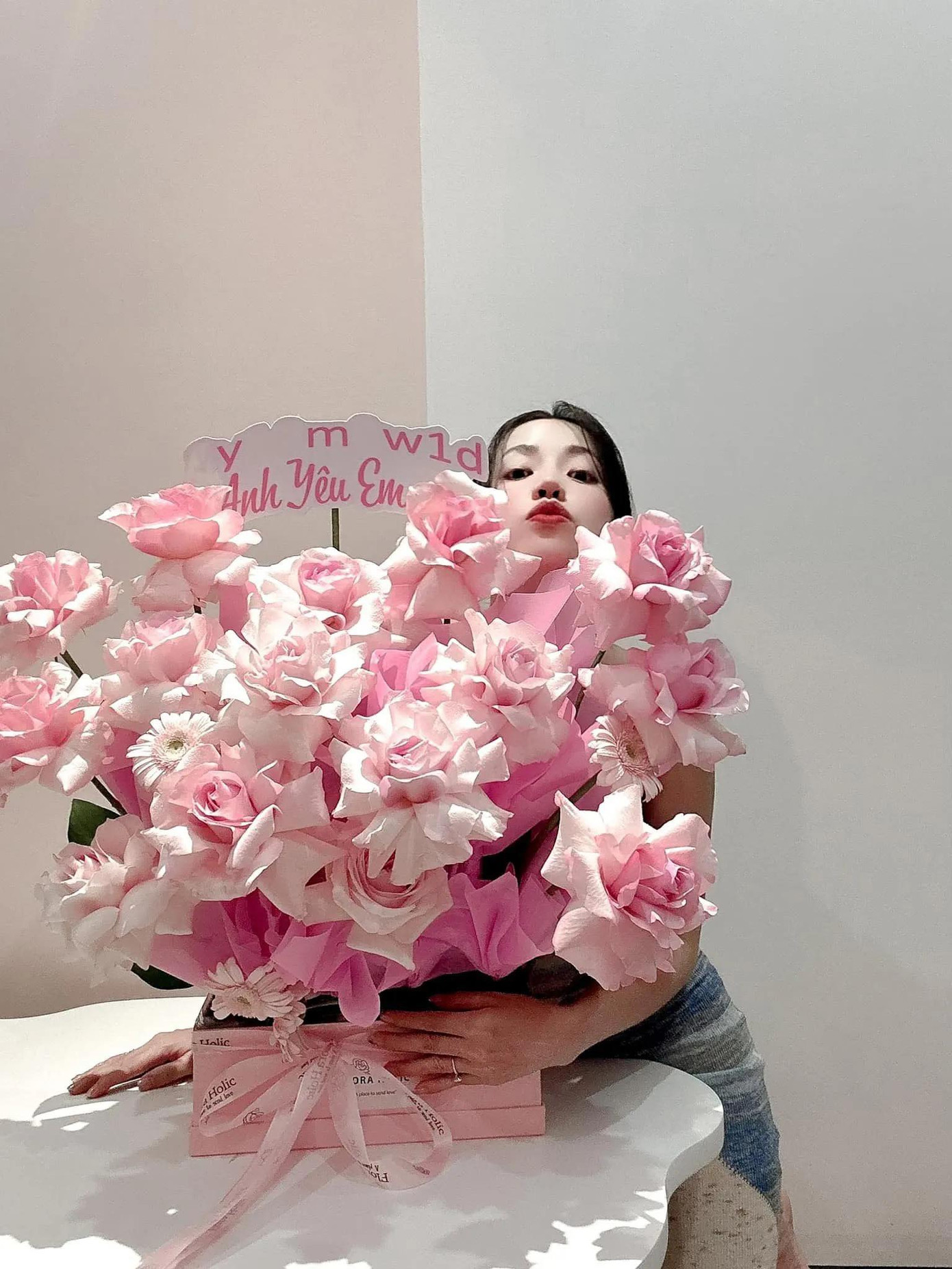 Nhẫn cầu hôn của Puka trước khi cặp đôi công khai khiến nhiều người chú ý.