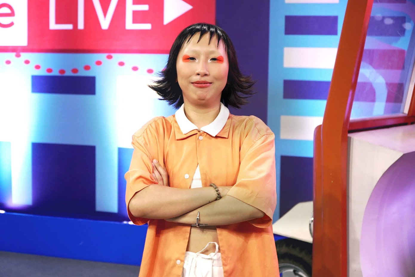 Lằn ranh dễ thương và làm lố rất mong manh nếu như khán giả soi sét. Lằn ranh dễ thương và làm lố rất mong manh nếu như khán giả soi sét.