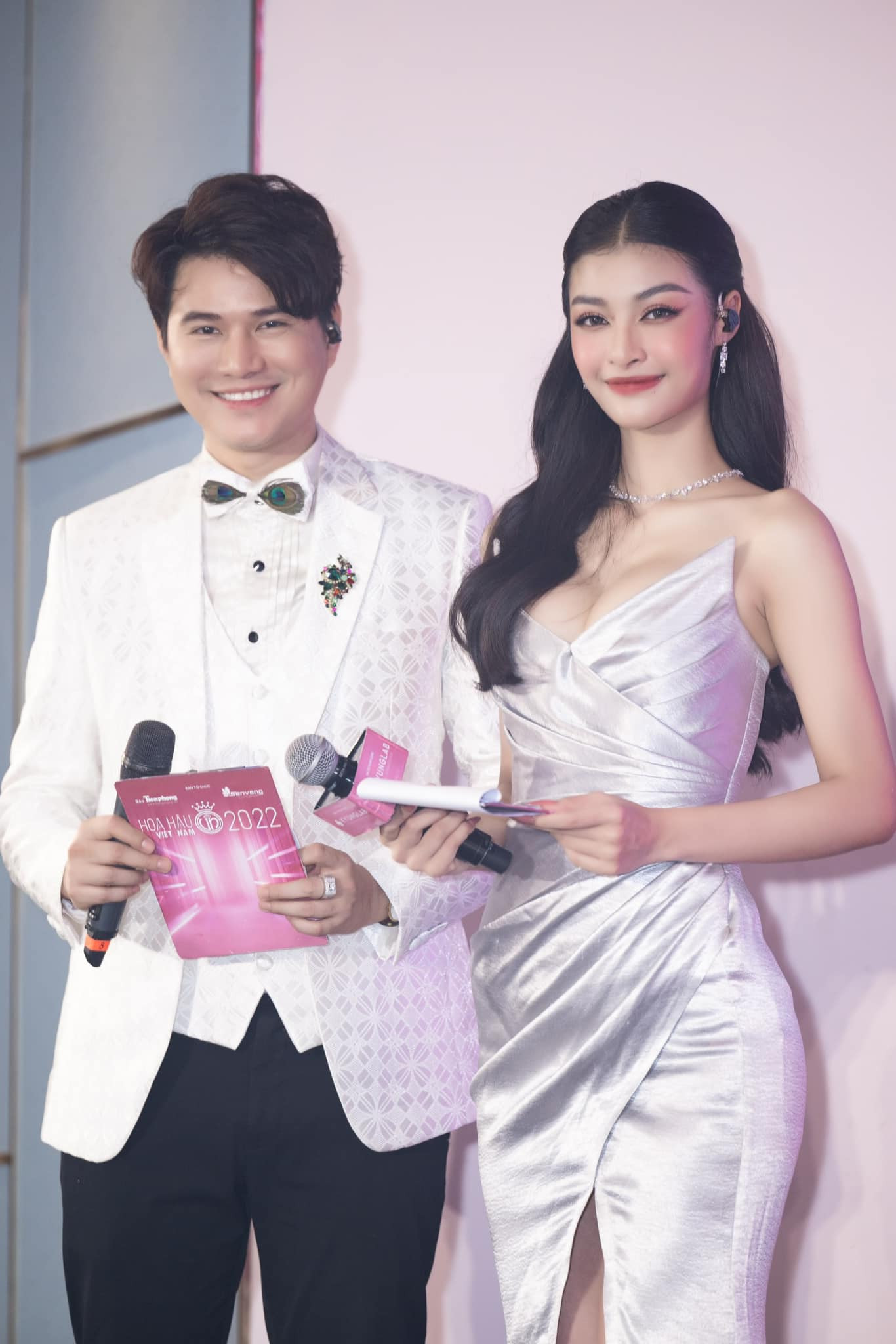 Ngoài ra, cô nàng còn thử sức với vai trò người dẫn chương trình cho nhiều sự kiện lớn nhỏ.