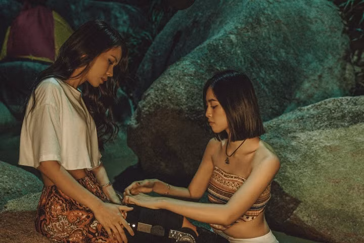 Tuy còn nhận về ý kiến trái chiều nhưng Tiểu Vy được đánh giá cao bởi khả năng học hỏi, sự nhạy bén khi diễn xuất.