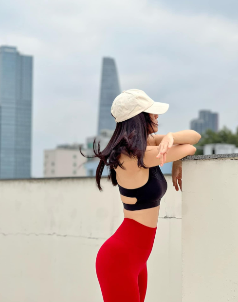 Vóc dáng săn chắc đáng ngưỡng mộ của Anh Thư ở tuổi U50. Vóc dáng săn chắc đáng ngưỡng mộ của Anh Thư ở tuổi U50.