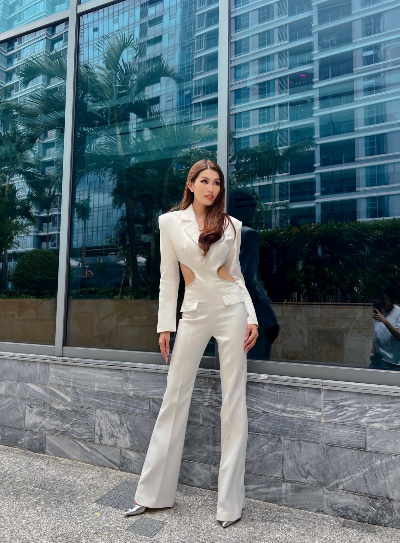 Á hậu Chế Nguyễn Quỳnh Châu cũng không bỏ qua xu hướng này.