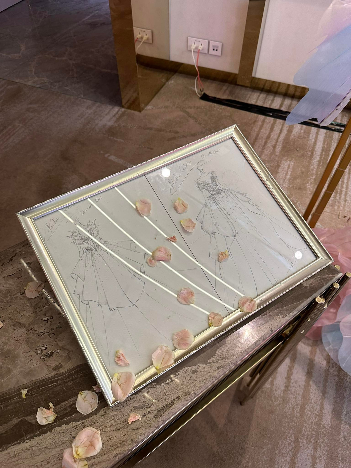 Từng chi tiết nhỏ của hôn lễ đều được bày trí cẩn thận.