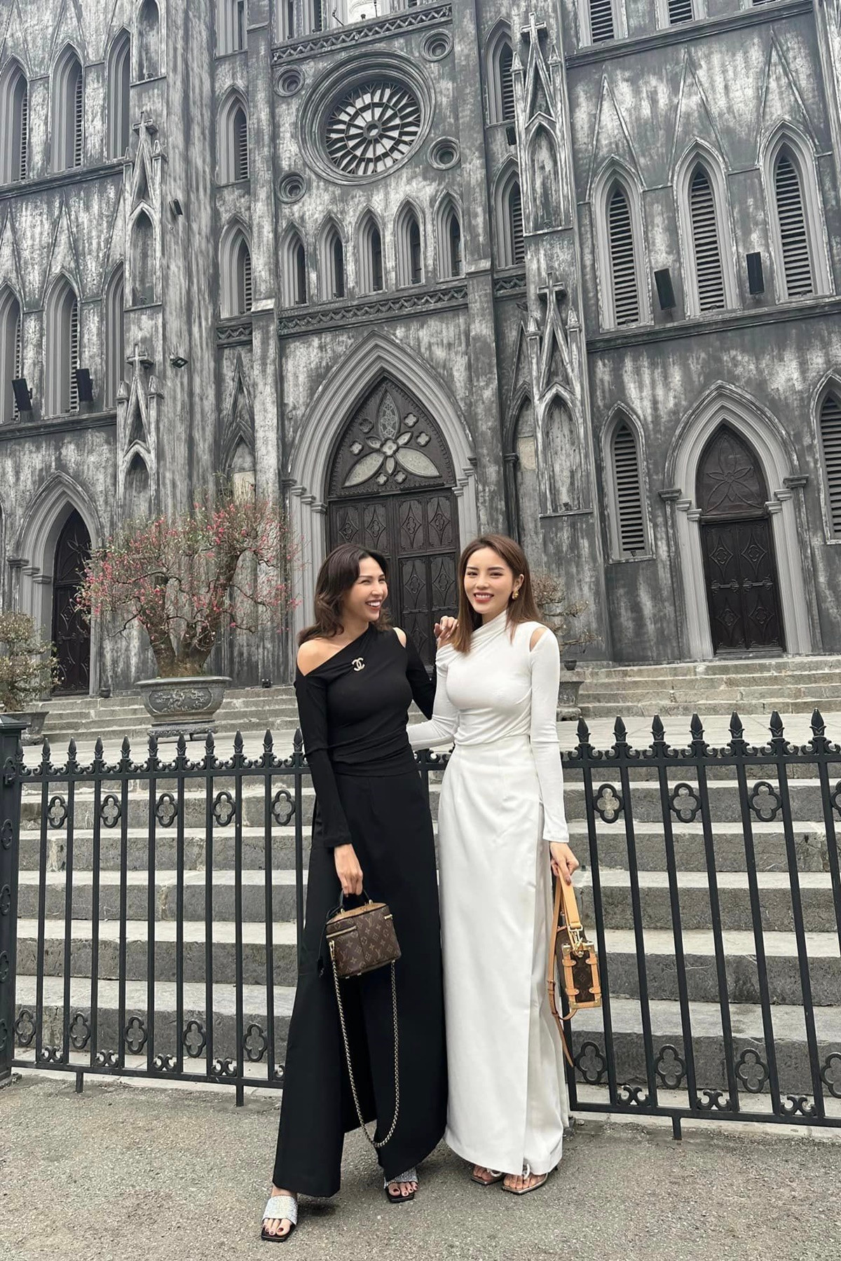 Hai người đẹp khoe ảnh diện đồ đôi, sánh bước hạnh phúc trong những ngày Tết vừa qua.