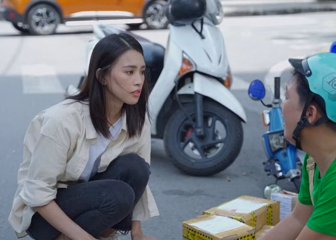 Bộ phim thứ 2 Tiểu Vy tham gia thuộc loại hình phim phát hành qua nền tảng Internet do nghệ sĩ Trường Giang sản xuất là “Chủ tịch giao hàng”.
