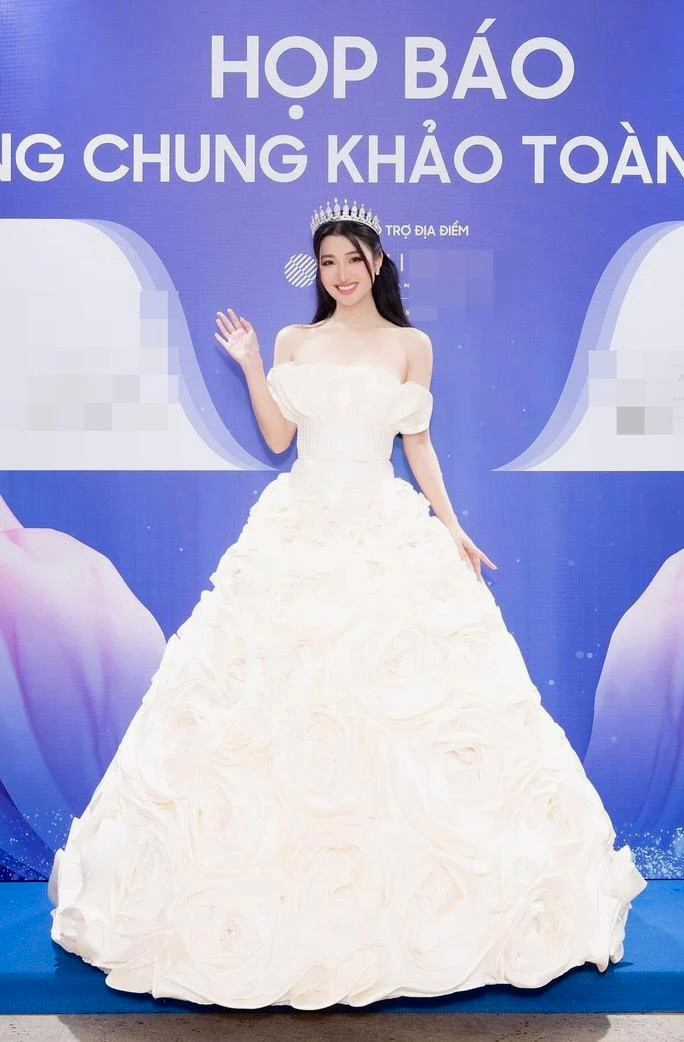 Diện đầm công chúa bồng bềnh, Phương Nhi vẫn không hề bị chiếc váy "nuốt chửng".