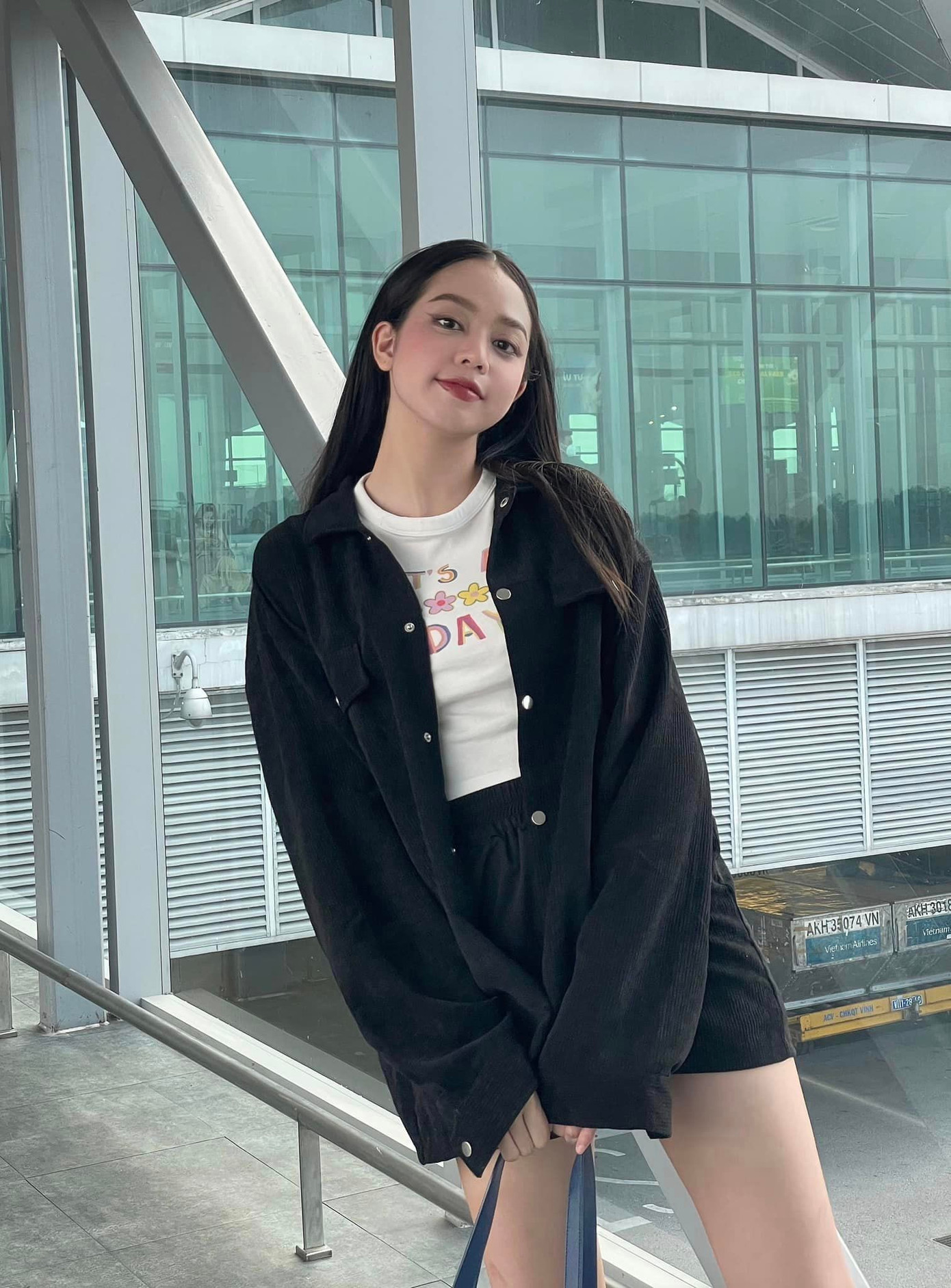 Với tủ đồ trendy, nàng hậu Gen Z “cân” trọn từ outfit “bánh bèo” đến năng động.