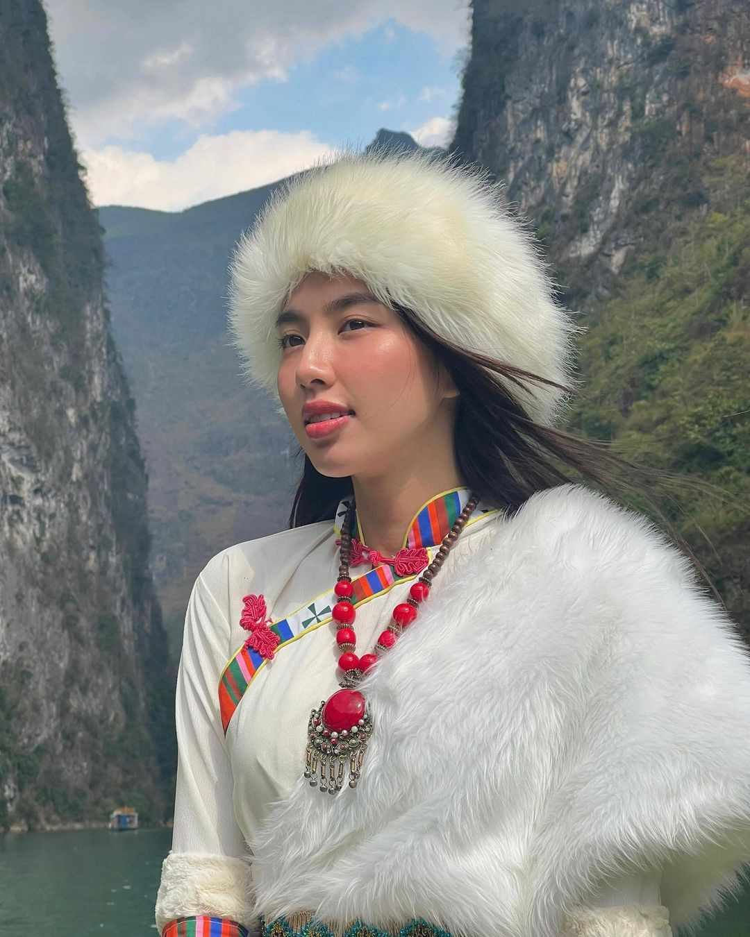 Nhan sắc xinh đẹp, nhẹ nhàng của Thùy Tiên được người hâm mộ hết lời khen ngợi.