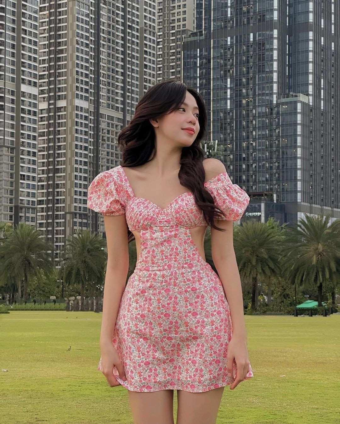 Hoa hậu Thanh Thủy cũng khoe nhan sắc xinh đẹp như một nàng thơ kiều diễm.