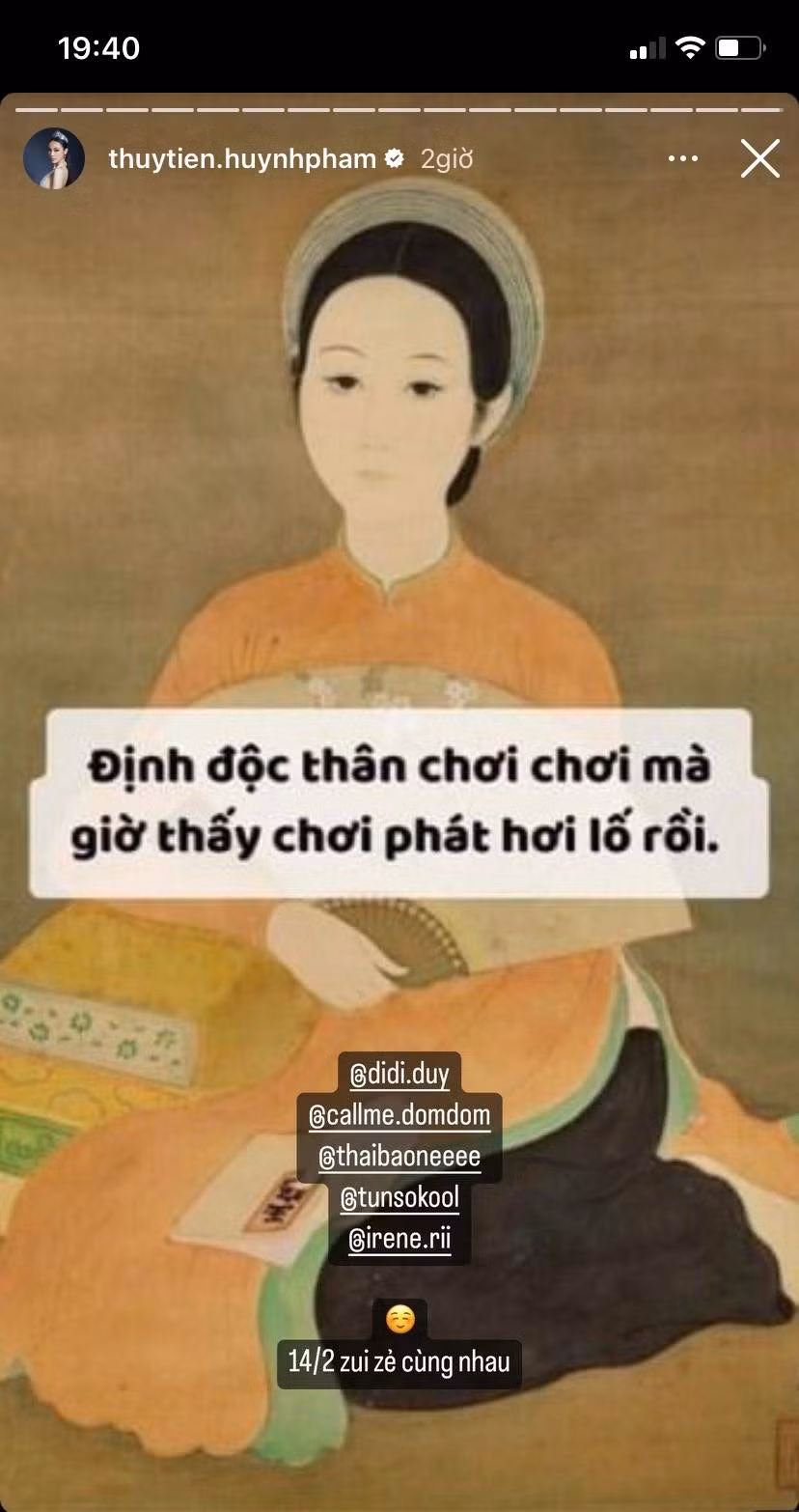 Á hậu Thủy Tiên cũng cùng cảnh ngộ khi cho biết đã "độc thân hơi lố" và phải đi mừng ngày 14/2 với bạn khiến netizen không thể nhịn cười.