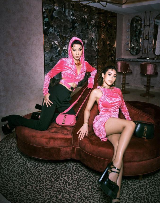 Tiên Nguyễn và Quỳnh Anh Shyn là hai fashionista chăm lăng xê phong cách này nhất. Tiên Nguyễn và Quỳnh Anh Shyn là hai fashionista chăm lăng xê phong cách này nhất.