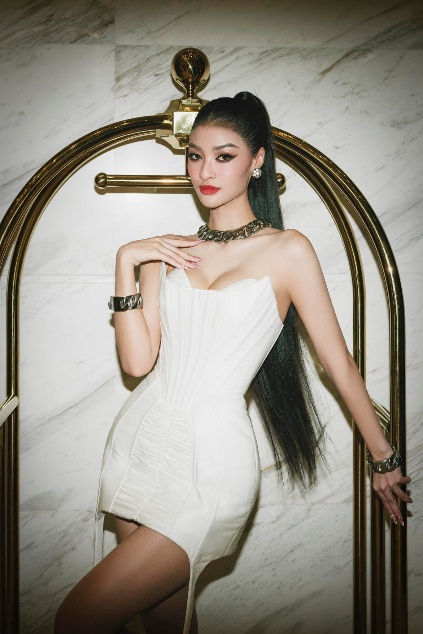 Kiều Loan cũng trở thành cái tên gây chú ý trên các sàn diễn thời trang khi thường xuyên cho nhiều nhà thiết kế nổi tiếng.